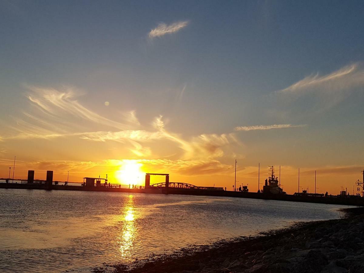 Ferienwohnung Koralle - Am Wasser Bremerhaven Bagian luar foto